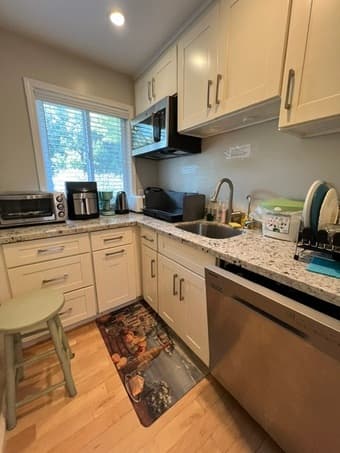 Nice Furnished Room Walk to Stanford In Palo Alto for Female 3