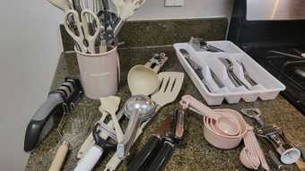 Cutlery and kitchen utensils set - Must go today! 1
