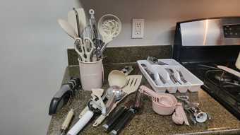 Cutlery and kitchen utensils set - Must go today! 3