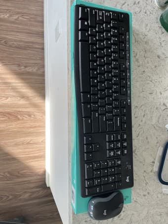 Wireless Keyboard and Mouse Combo – Logitech MK270 Black - $12 1