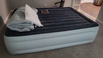 Air Mattress - Queen Size - Electric Pump 1