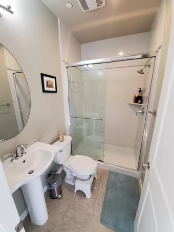 One room with private bath available. 2min to Meta, 15min to Stanford 3