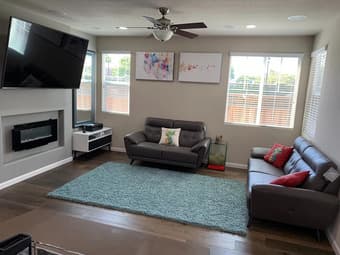 One room with private bath available. 2min to Meta, 15min to Stanford 4