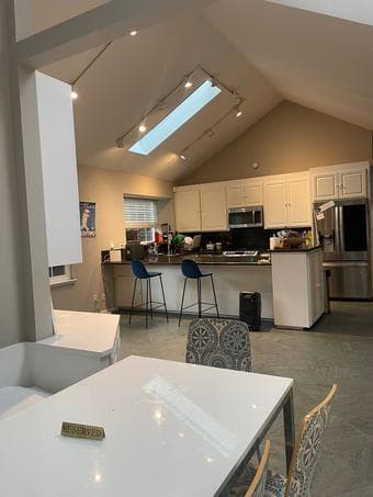 Palo Alto August sublet w/ ping pong table, hot tub, other goodies 3
