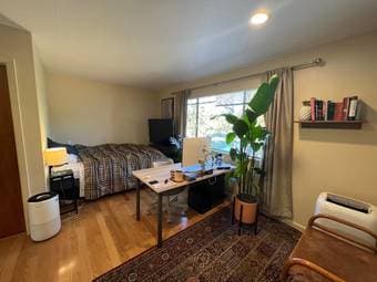 $2,200 per month - Main bedroom in remodeled 4br Palo Alto home 1