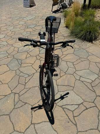 Giant Escape Bike with Basket, Lock, Phone holder, & New Tires! 420 3