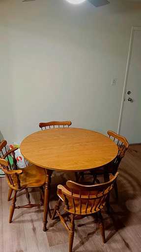 Mahogany dining table with 4 chairs 1