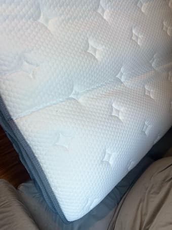 Extremely comfortable new queen mattress 2