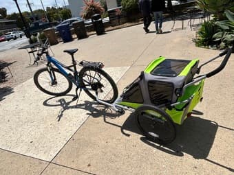 Selling a bike trailer for children or luggage 1