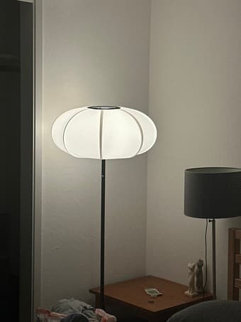 Selling 2 beautiful white lamps 4