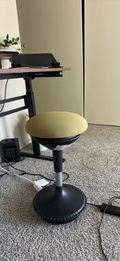 Autonomous.AI ergonomic chair 1