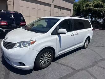 2014 Toyota Sienna XLE – 8-Seater-220k miles 1