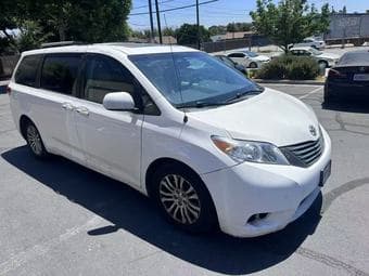 2014 Toyota Sienna XLE – 8-Seater-220k miles 2