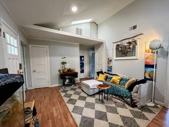 Stylish Furnished Room, Facing Beautiful Ivy Outdoors, Redwood City 3