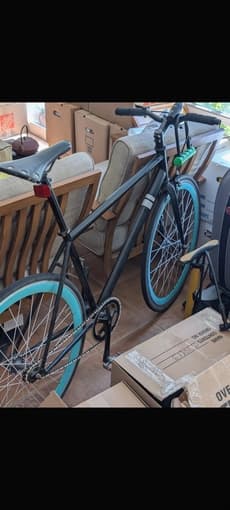 Male single speed bike - great for commute +helmet and chain lube 2