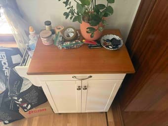 White kitchen island 3