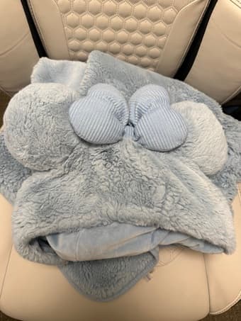 Tokyo Disney Minnie Mouse 4-Way Blanket 1