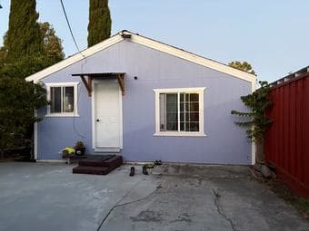 2B1B furnished cottage will be available for renting from Sep，1st. 1