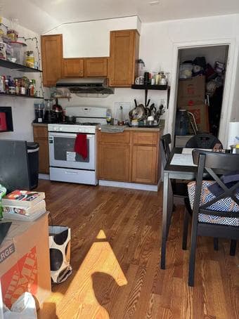 2B1B furnished cottage will be available for renting from Sep，1st. 2