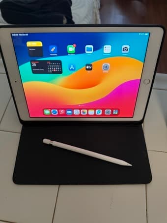 iPad 8th gen 32GB + Apple pencil + Case + Glass screen protector - $20 1