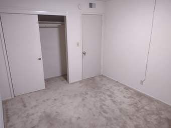 1 large private room in a 3b1b apartment unit 3