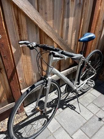 Hybrid bike - excellent condition 3