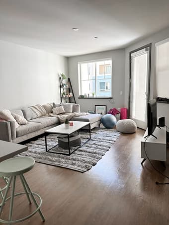 1 BR early lease takeover in Redwood City starting September 2