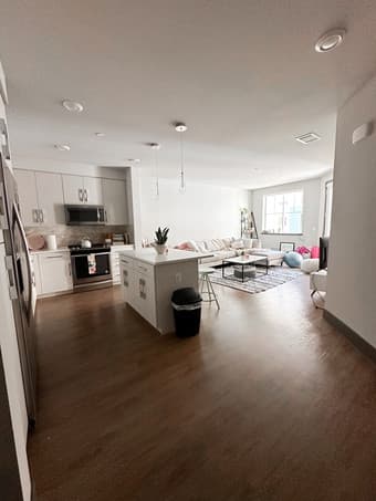 1 BR early lease takeover in Redwood City starting September 3