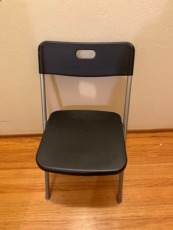 2 foldable chairs 10$ each 1