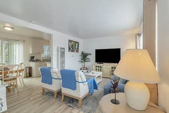 1B available in a 2B/1BA in Downtown Redwood City (Female Roommate) 1