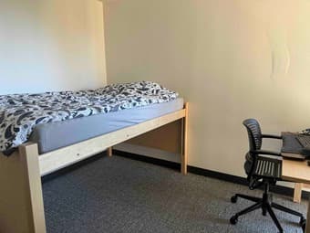 On Campus Sublet at Quillen Highrise (2B1B) for 2 weeks: Sep 6 - 20 1