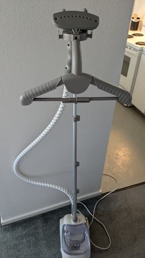 Standing clothes steamer 1