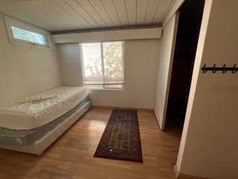 Furnished private bedroom & bath available in quiet Palo Alto home! 2