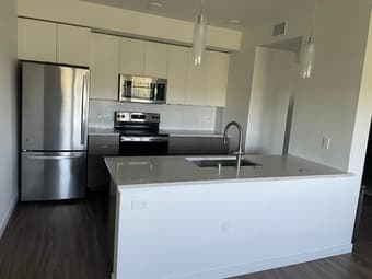 Master Bedroom in 2B2B Luxury Apartment (Middle Plaza) 1