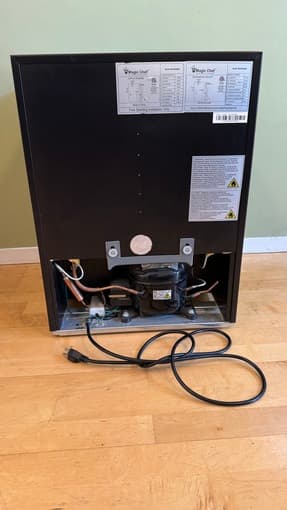 Magic Chef Mini-Refrigerator 3