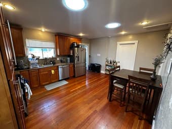 4 Bedroom 3 Bathroom House in Menlo Park 4