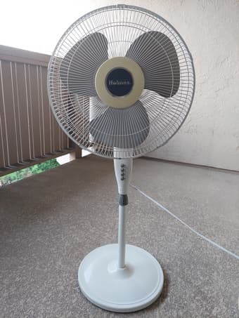 Holmes Floor Fan 16" Oscillating Adjustable Stand White Like New! 1