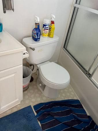 A bigger furnished room with own bath is available for renting from Oc 3