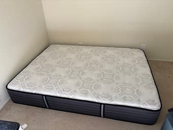 Sealy Posturepedic Queen Mattress 1
