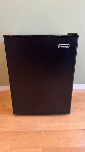 Magic Chef mini-refrigerator 1