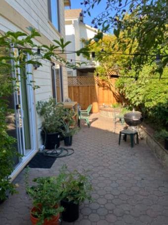 Medium Sized Bedroom - Sublet for 3 weeks (flexible with +/- 1 week) 2