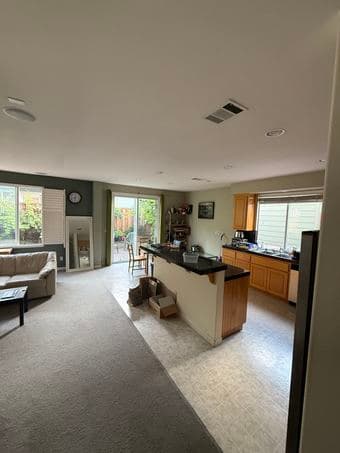 Medium Sized Bedroom - Sublet for 3 weeks (flexible with +/- 1 week) 4