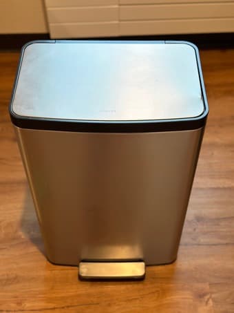 Selling Kohler 13-Gallon (50L) trashcan 1