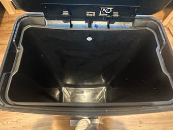Selling Kohler 13-Gallon (50L) trashcan 3