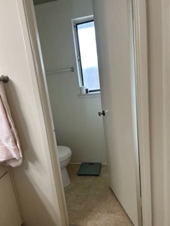 Furnished MBR ensuite in Mountain View 4