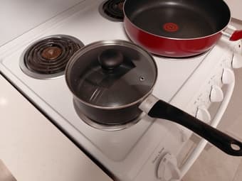 1.5 Quart Nonstick Saucepan/Pot 1