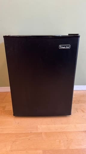 Mini Fridge 1