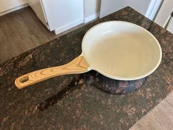 Nonstick ceramic frying pan 1