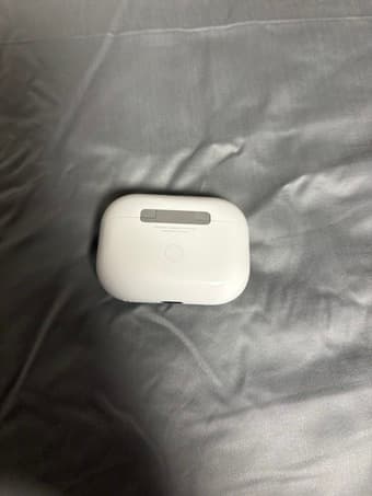 Airpods Pro 2nd Generation (Lightning) 3