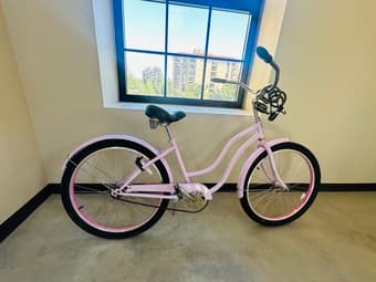 Selling a Schwin Women’s Cruiser Bike + Lock 1